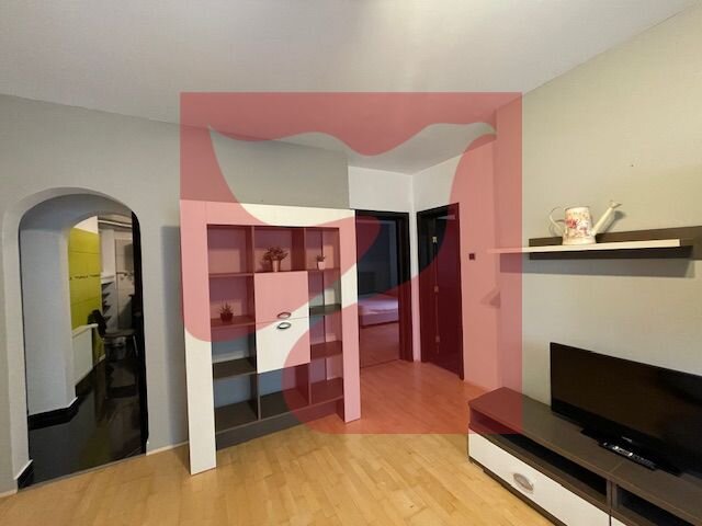 Trei camere, apartament cochet in vila cu curte, la parter.