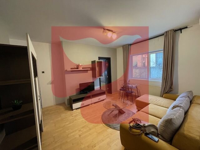 Apartament 3 camere cochet in vila cu curte, la parter