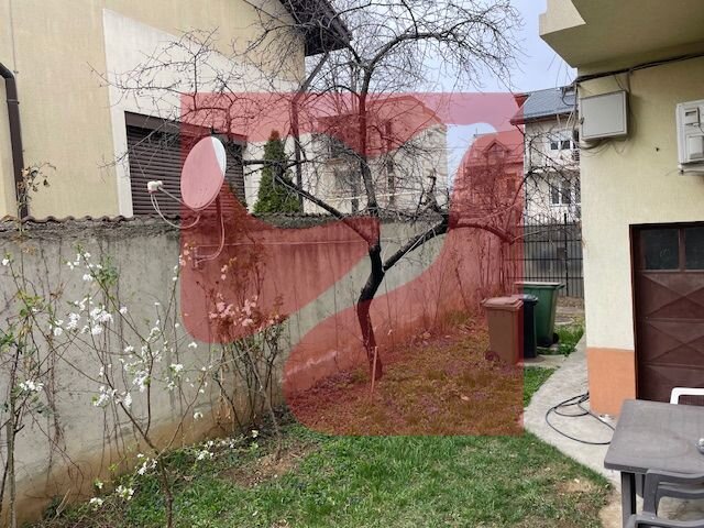 Trei camere, apartament cochet in vila cu curte, la parter.